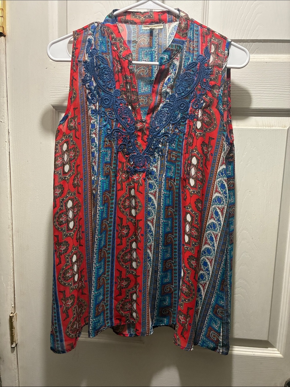 tea n rose Red Paisley Sleeveless Camisole with Blue Lace V-Neck